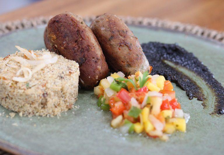 Receita: Capitão do Mar (Linguiça de peixe acompanhada de farofa de coco)