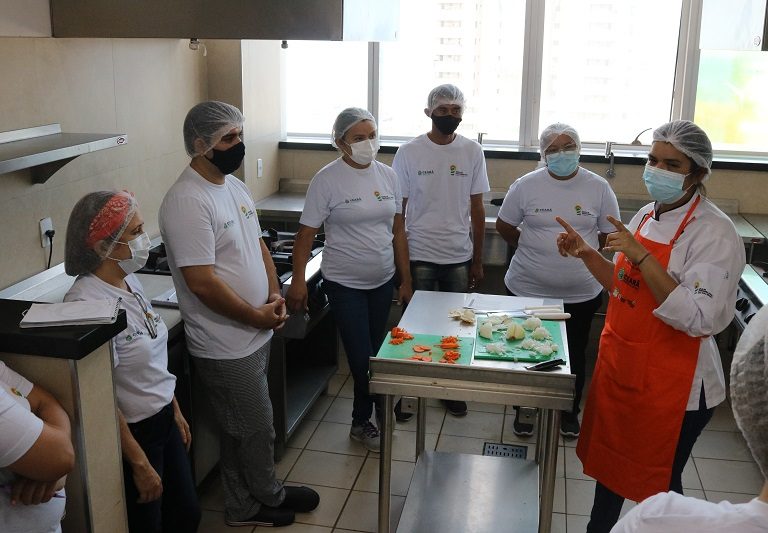 Manipuladores de alimentos de escolas estaduais receberão formação em boas práticas
